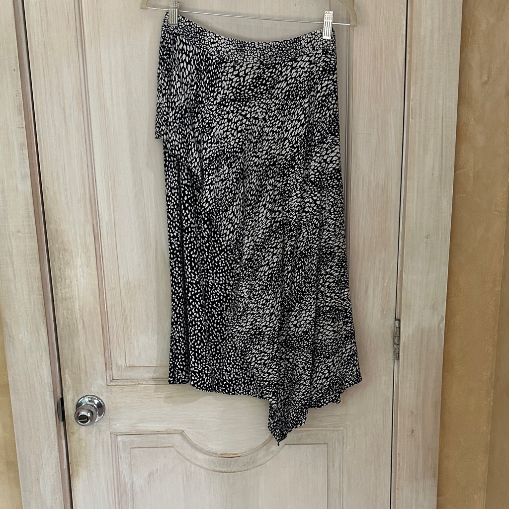 Alice + Olivia Asymmetrical Black And White Patterned Skirt Size 4. Nwt